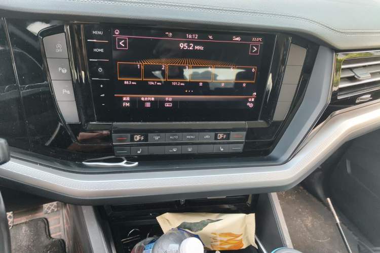 Used Volkswagen Touareg 2021 2.0 TSI Flagship Special Edition Audio And AC Panel