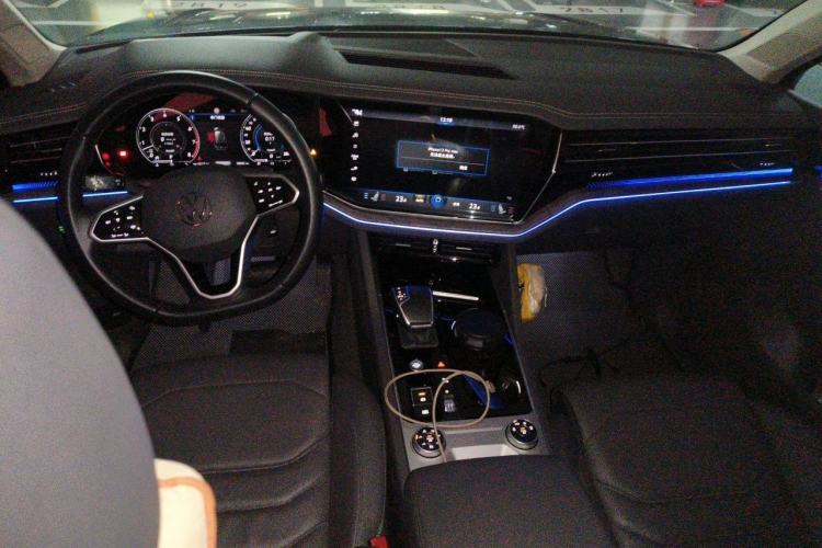 Used Volkswagen Touareg 2021 3.0 TSI Prestige Edition Classic Sport Package Center Console