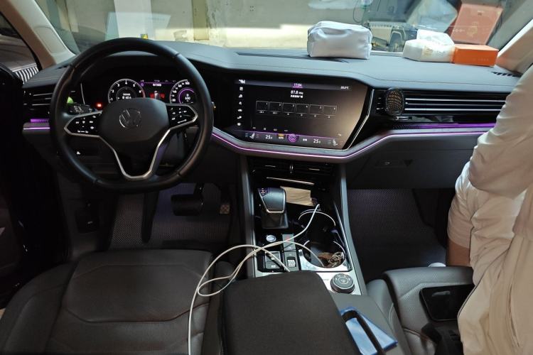 Used Volkswagen Touareg 2021 3.0 TSI Prestige Edition Classic Sport Package Center Console