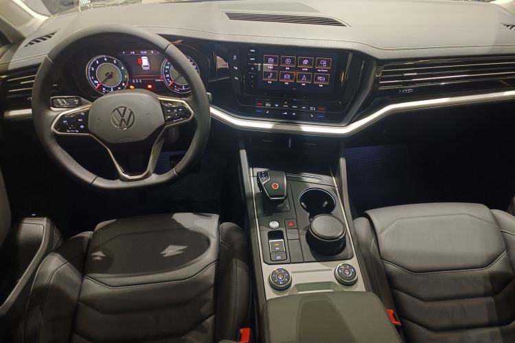 Used Volkswagen Touareg 2021 2.0 TSI Flagship Special Edition Center Console