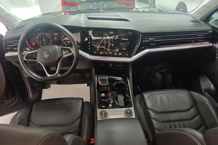 Used Volkswagen Touareg 2021 3.0 TSI Luxury Edition Black Diamond Sport Package Center Console