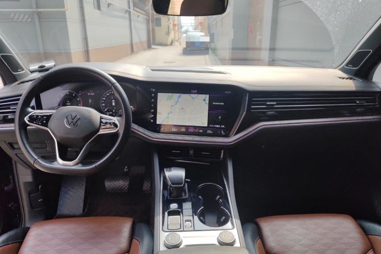Used Volkswagen Touareg 2021 3.0 TSI Prestige Edition Center Console