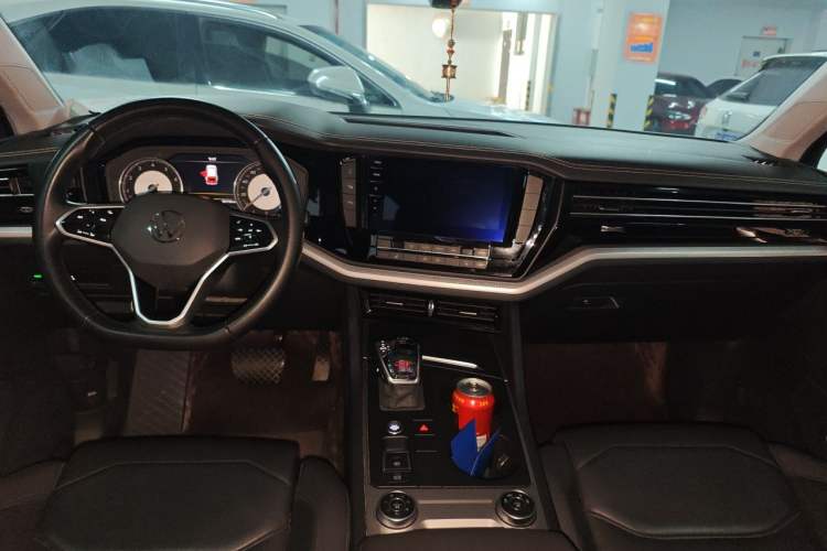 Used Volkswagen Touareg 2021 2.0 TSI Flagship Special Edition Center Console