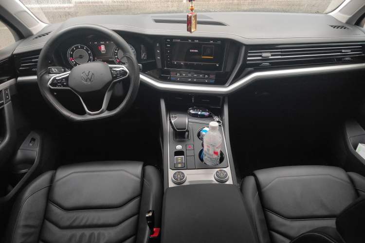 Used Volkswagen Touareg 2021 2.0 TSI Flagship Special Edition Center Console