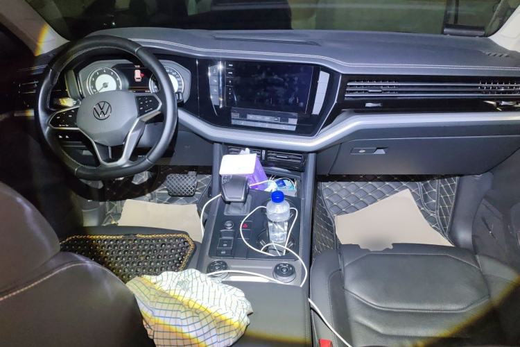 Used Volkswagen Touareg 2021 2.0 TSI Flagship Special Edition Center Console