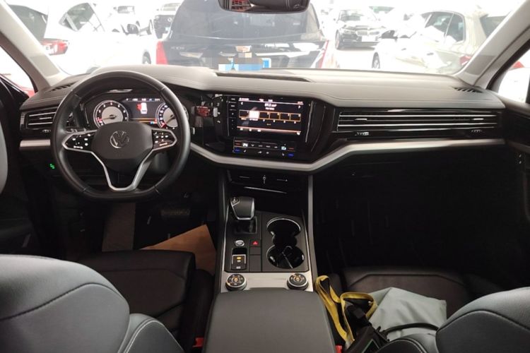 Used Volkswagen Touareg 2021 2.0 TSI Flagship Special Edition Center Console