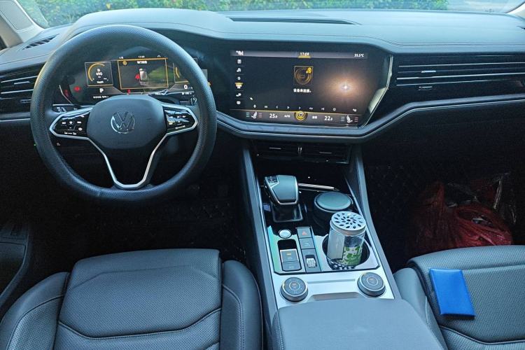 Used Volkswagen Touareg 2021 3.0 TSI Prestige Edition Classic Sport Package Center Console