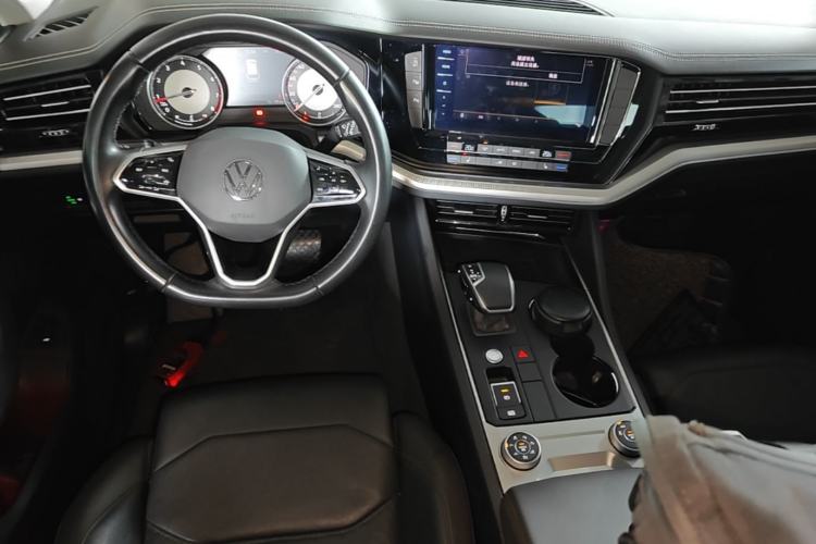 Used Volkswagen Touareg 2021 2.0 TSI Flagship Special Edition Center Console