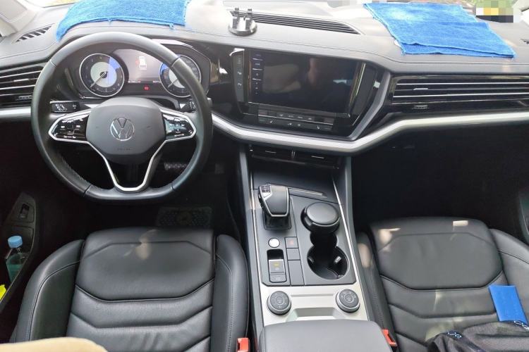 Used Volkswagen Touareg 2021 2.0 TSI Flagship Special Edition Center Console