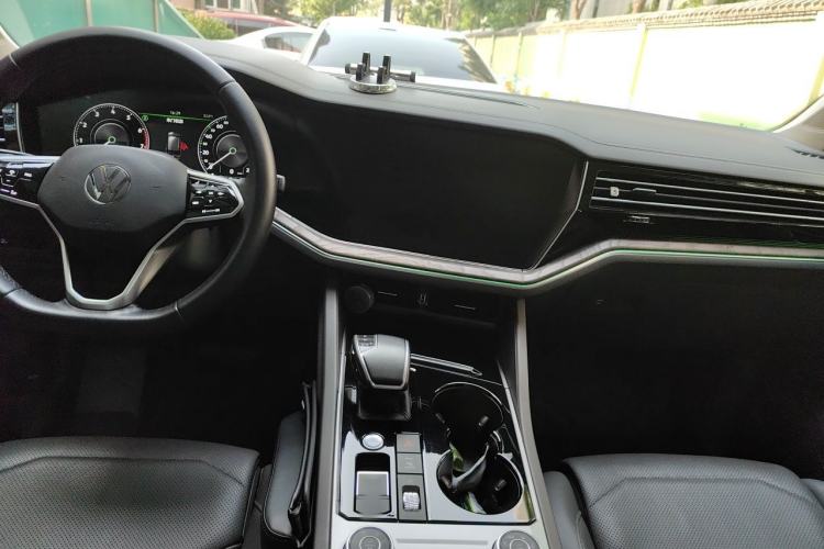 Used Volkswagen Touareg 2021 3.0 TSI Prestige Edition Classic Sport Package Center Console