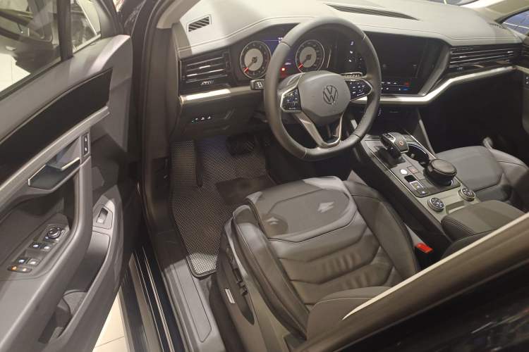 Used Volkswagen Touareg 2021 2.0 TSI Flagship Special Edition Driver Seat