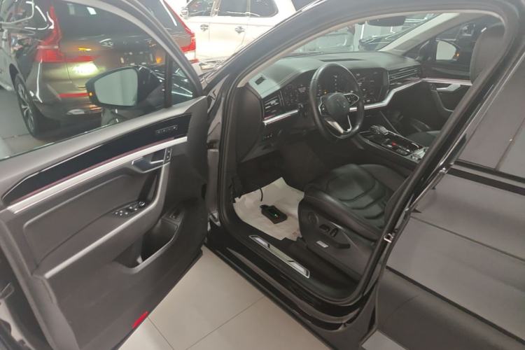 Used Volkswagen Touareg 2021 3.0 TSI Luxury Edition Black Diamond Sport Package Driver Seat