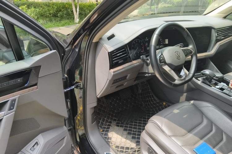 Used Volkswagen Touareg 2021 3.0 TSI Prestige Edition Classic Sport Package Driver Seat