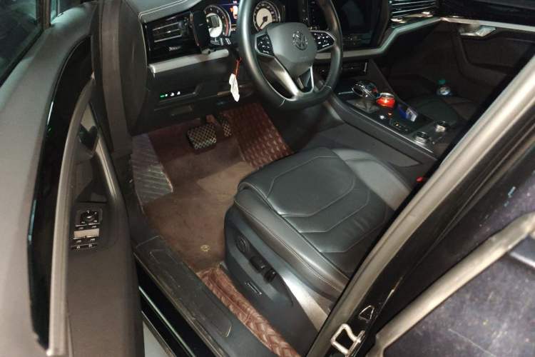 Used Volkswagen Touareg 2021 2.0 TSI Flagship Special Edition Driver Seat