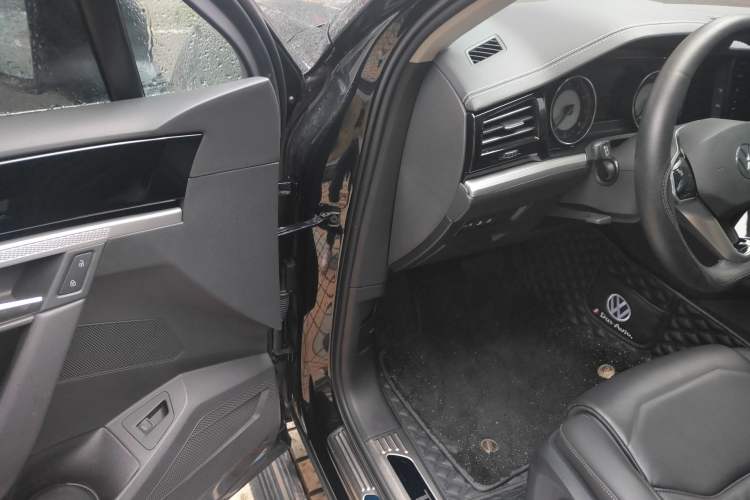 Used Volkswagen Touareg 2021 2.0 TSI Flagship Special Edition Driver Seat