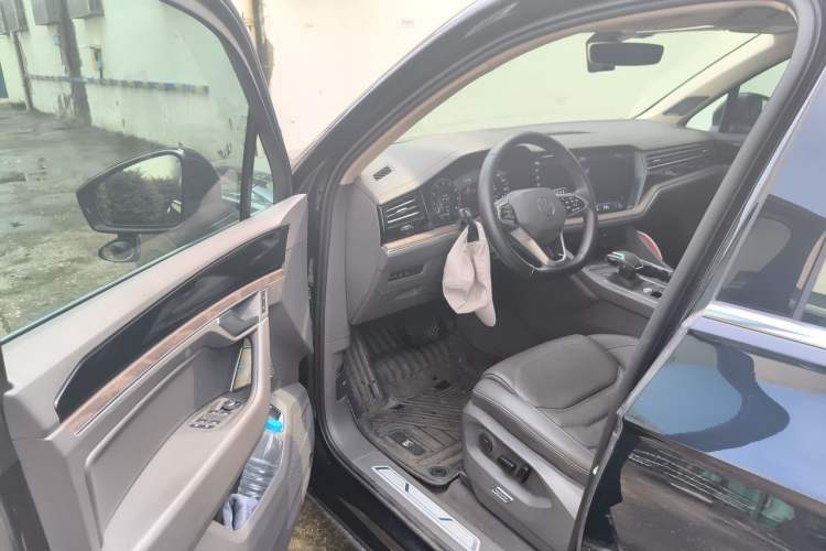 Used Volkswagen Touareg 2021 2.0 TSI Ruiyi Edition Driver Seat
