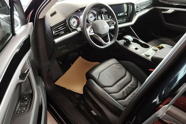 Used Volkswagen Touareg 2021 2.0 TSI Flagship Special Edition Driver Seat