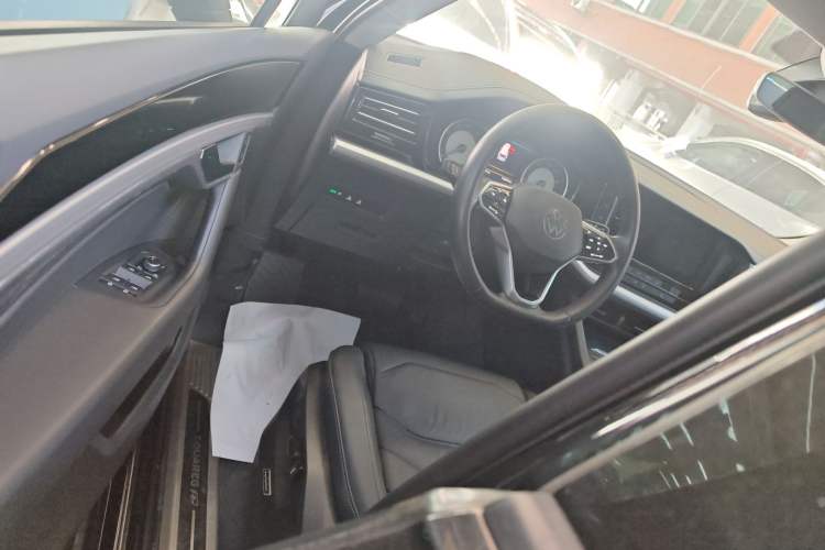 Used Volkswagen Touareg 2021 2.0 TSI Flagship Special Edition Driver Seat