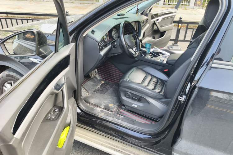 Used Volkswagen Touareg 2021 2.0 TSI Flagship Special Edition Driver Seat