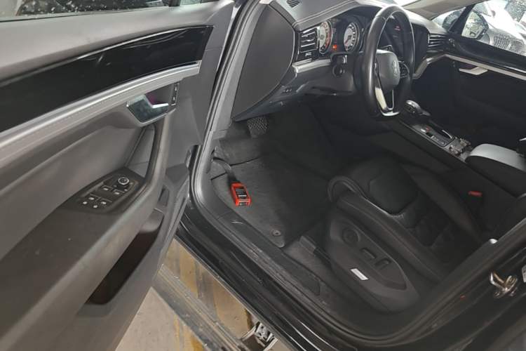 Used Volkswagen Touareg 2021 2.0 TSI Flagship Special Edition Driver Seat