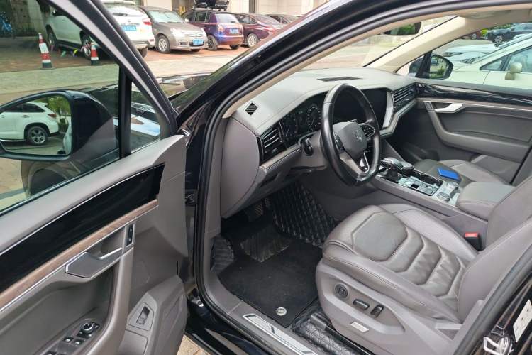 Used Volkswagen Touareg 2021 2.0 TSI RuiShang Edition Driver Seat