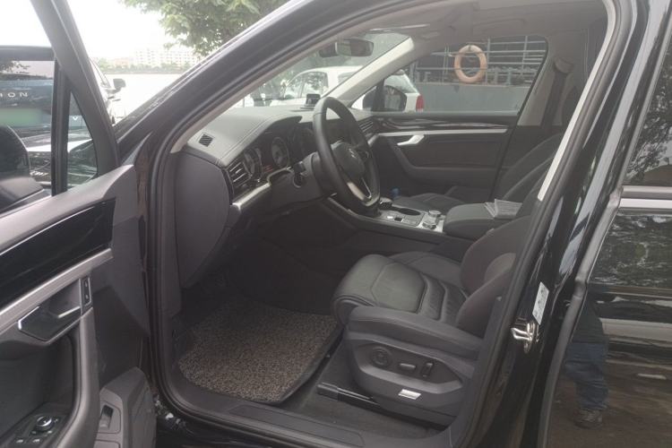 Used Volkswagen Touareg 2021 2.0 TSI Flagship Special Edition Driver Seat