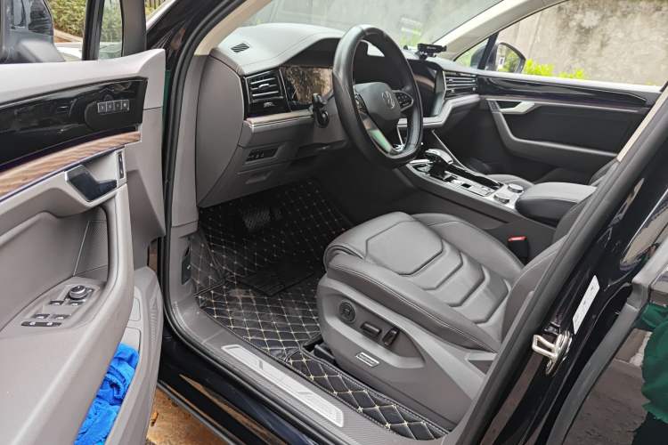 Used Volkswagen Touareg 2021 3.0 TSI Prestige Edition Classic Sport Package Driver Seat