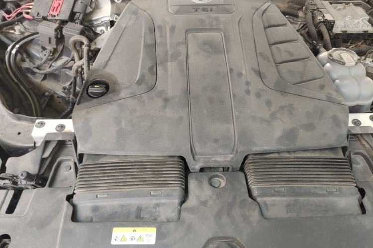 Used Volkswagen Touareg 2021 2.0 TSI RuiShang Edition Engine Bay