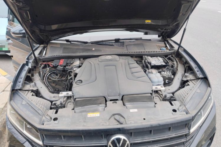 Used Volkswagen Touareg 2021 2.0 TSI RuiShang Edition Engine Bay