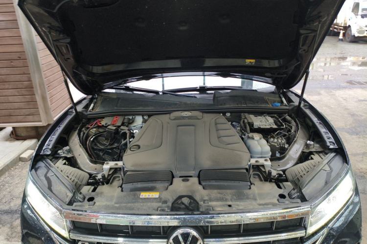 Used Volkswagen Touareg 2021 2.0 TSI RuiShang Edition Engine Bay