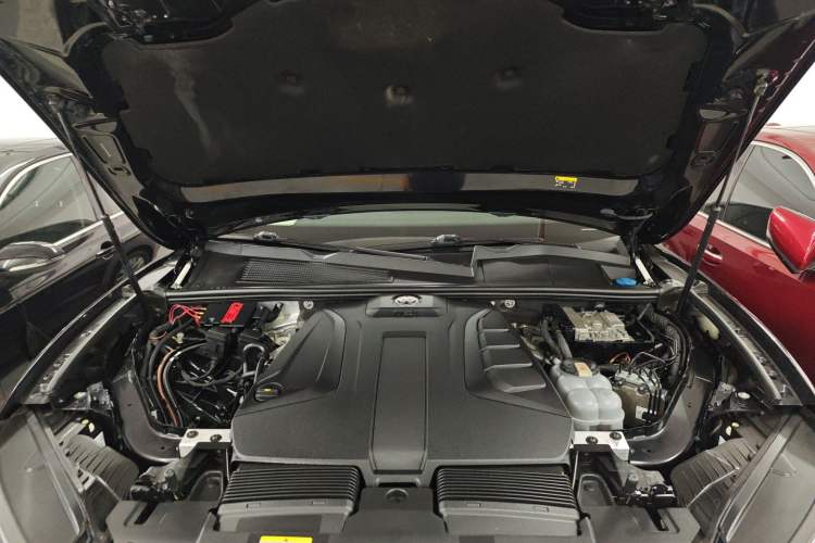 Used Volkswagen Touareg 2021 2.0 TSI Flagship Special Edition Engine Bay