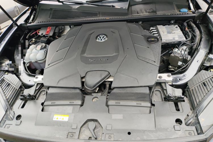 Used Volkswagen Touareg 2021 3.0 TSI Luxury Edition Black Diamond Sport Package Engine Bay