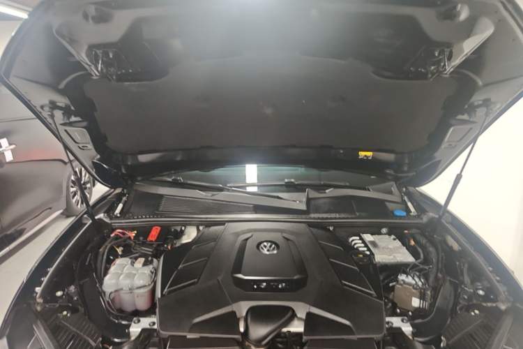 Used Volkswagen Touareg 2021 3.0 TSI Luxury Edition Black Diamond Sport Package Engine Bay