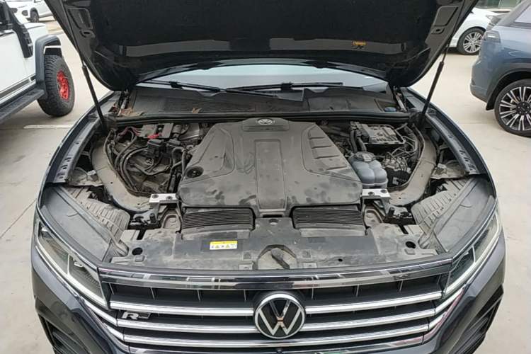 Used Volkswagen Touareg 2021 2.0 TSI RuiShang Edition Engine Bay