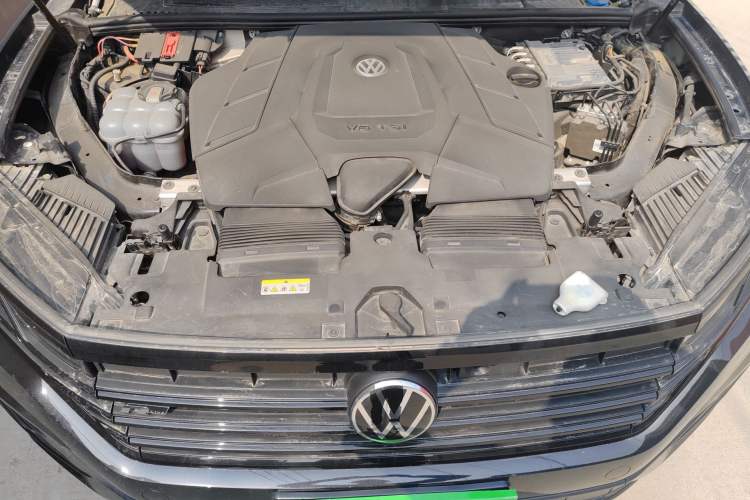 Used Volkswagen Touareg 2021 3.0 TSI Prestige Edition Engine Bay