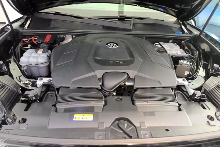 Used Volkswagen Touareg 2021 3.0 TSI Luxury Edition Black Diamond Sport Package Engine Bay