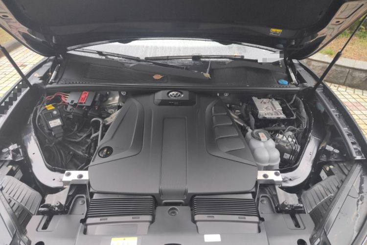 Used Volkswagen Touareg 2021 2.0 TSI Flagship Special Edition Engine Bay