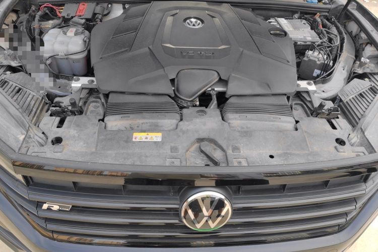 Used Volkswagen Touareg 2021 3.0 TSI Luxury Edition Black Diamond Sport Package Engine Bay