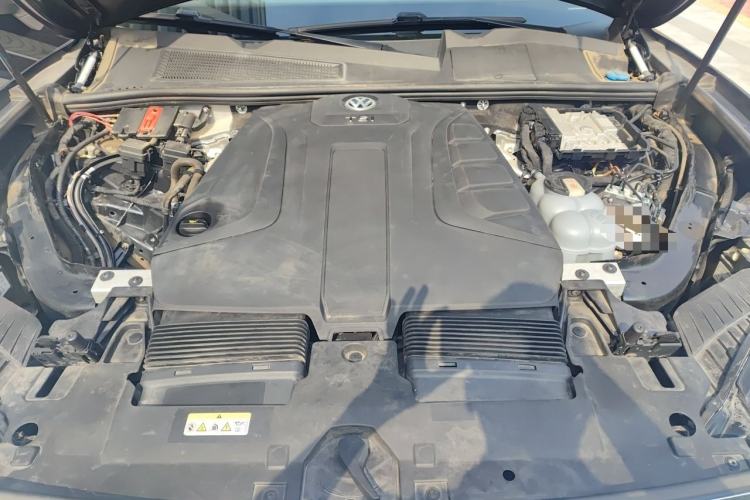 Used Volkswagen Touareg 2021 2.0 TSI Ruiyi Edition Engine Bay