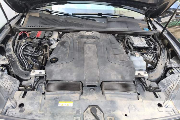 Used Volkswagen Touareg 2021 2.0 TSI Ruiyi Edition Engine Bay