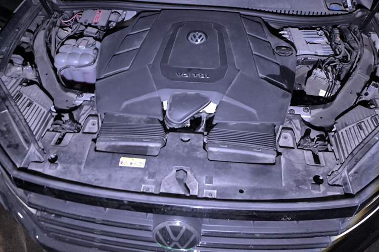 Used Volkswagen Touareg 2021 3.0 TSI Luxury Edition Black Diamond Sport Package Engine Bay