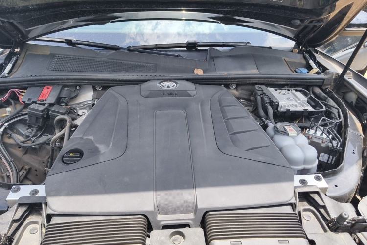 Used Volkswagen Touareg 2021 2.0 TSI RuiShang Edition Engine Bay