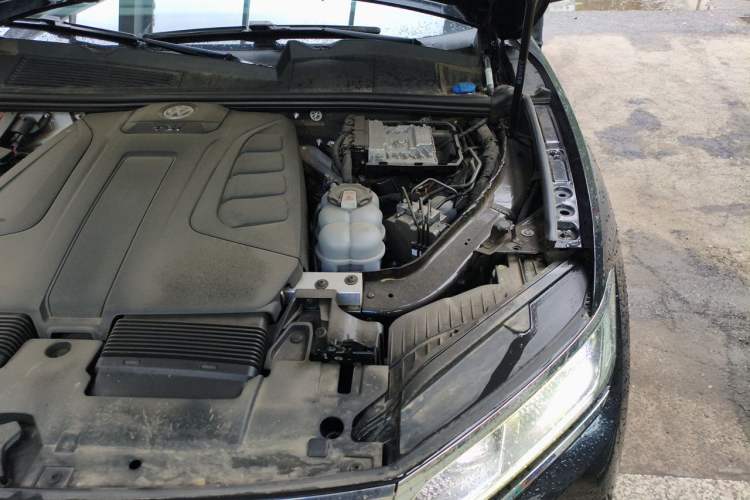 Used Volkswagen Touareg 2021 2.0 TSI RuiShang Edition Engine Bay Left