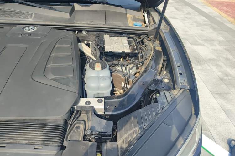 Used Volkswagen Touareg 2021 2.0 TSI Ruiyi Edition Engine Bay Left