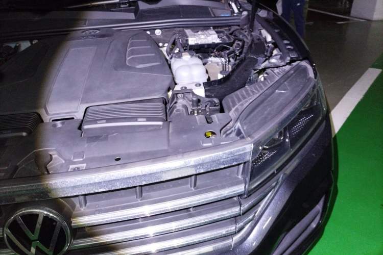 Used Volkswagen Touareg 2021 2.0 TSI RuiShang Edition Engine Bay Left