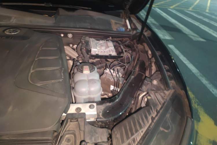 Used Volkswagen Touareg 2021 2.0 TSI RuiShang Edition Engine Bay Left