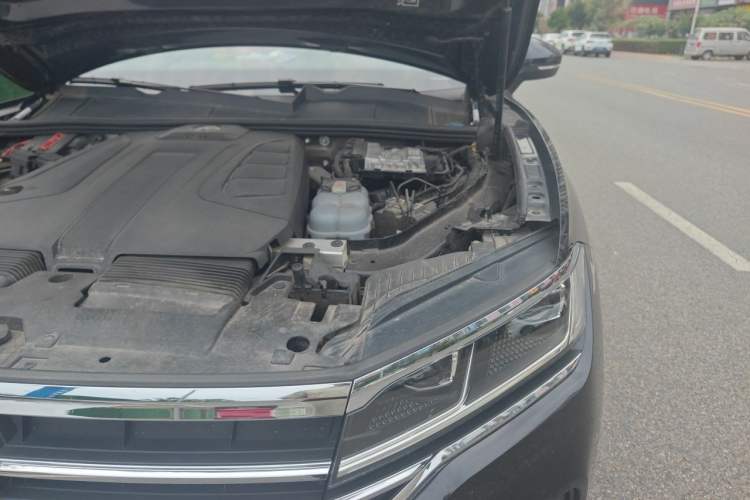Used Volkswagen Touareg 2021 2.0 TSI Flagship Special Edition Engine Bay Left