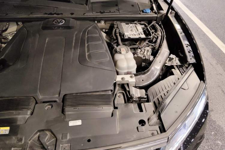 Used Volkswagen Touareg 2021 2.0 TSI RuiShang Edition Engine Bay Left