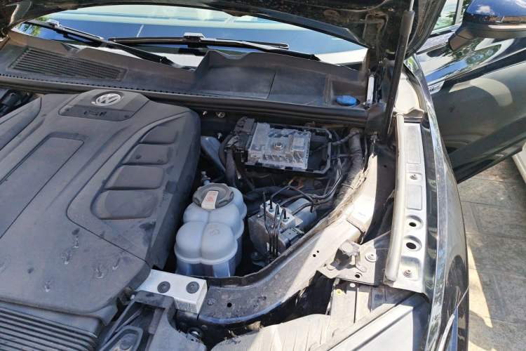 Used Volkswagen Touareg 2021 2.0 TSI RuiShang Edition Engine Bay Left