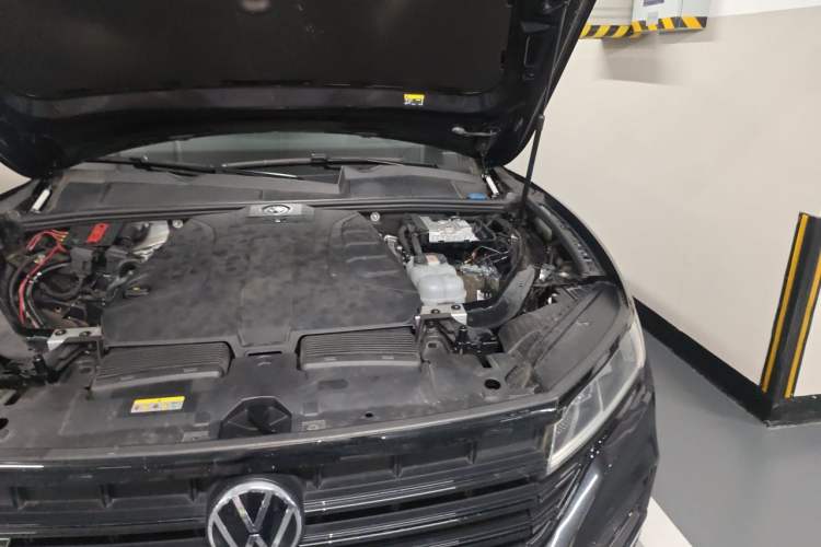 Used Volkswagen Touareg 2021 2.0 TSI Ruiyi Edition Engine Bay Left